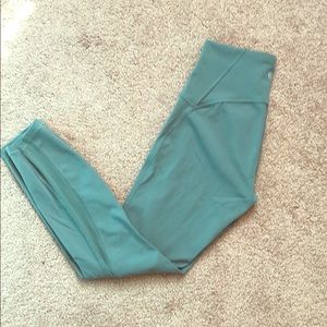 lululemon train times tight